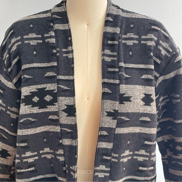 Forever 21 Southwestern Aztec Print Cardigan Open Front Sweater- Size Medium - Picture 2 of 7